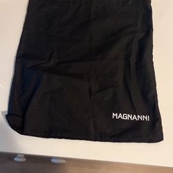 MAGNANNI Black Dust Cover 