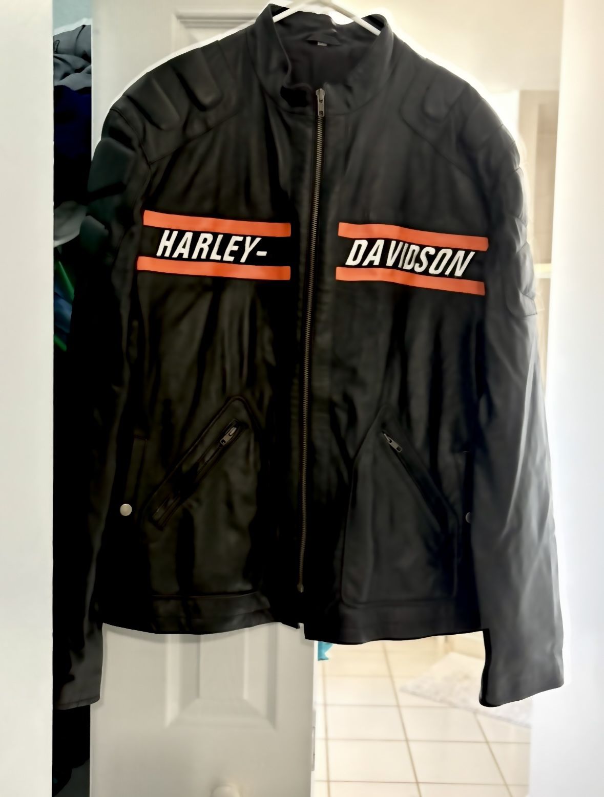 Men’s Leather Harley Davidson Motorcycle Jacket Size 2XL Never Worn Perfect Condition