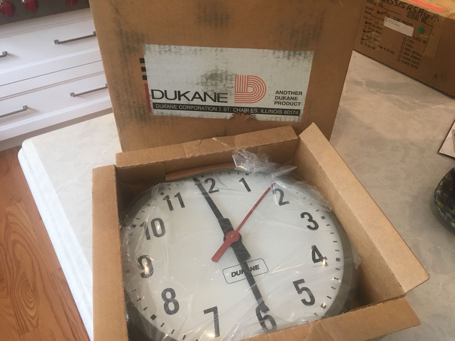 Clock Dukane 12”