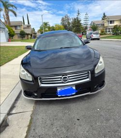 Nissan maxima 2009 en perfectas condiciones $4900 titulo salvage.. 130 700 millas. Llantas nuevas...