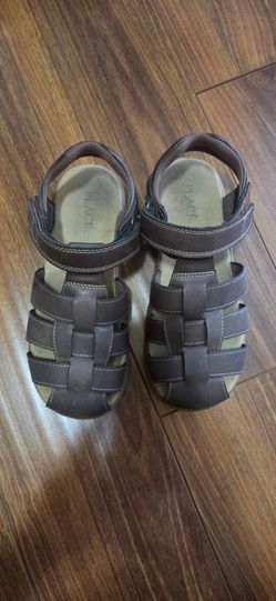 Boys sandals size 5