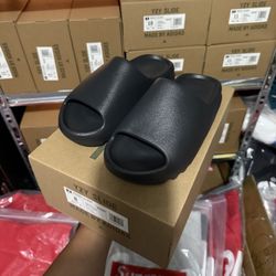 Adidas Yeezy Slides (Onyx)
