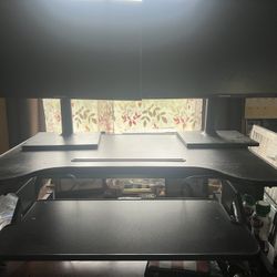 2 -24”Samsung Monitors With Rise Desk