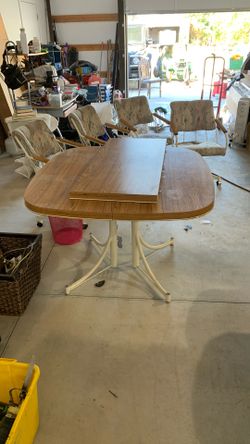 Extended table with four chair