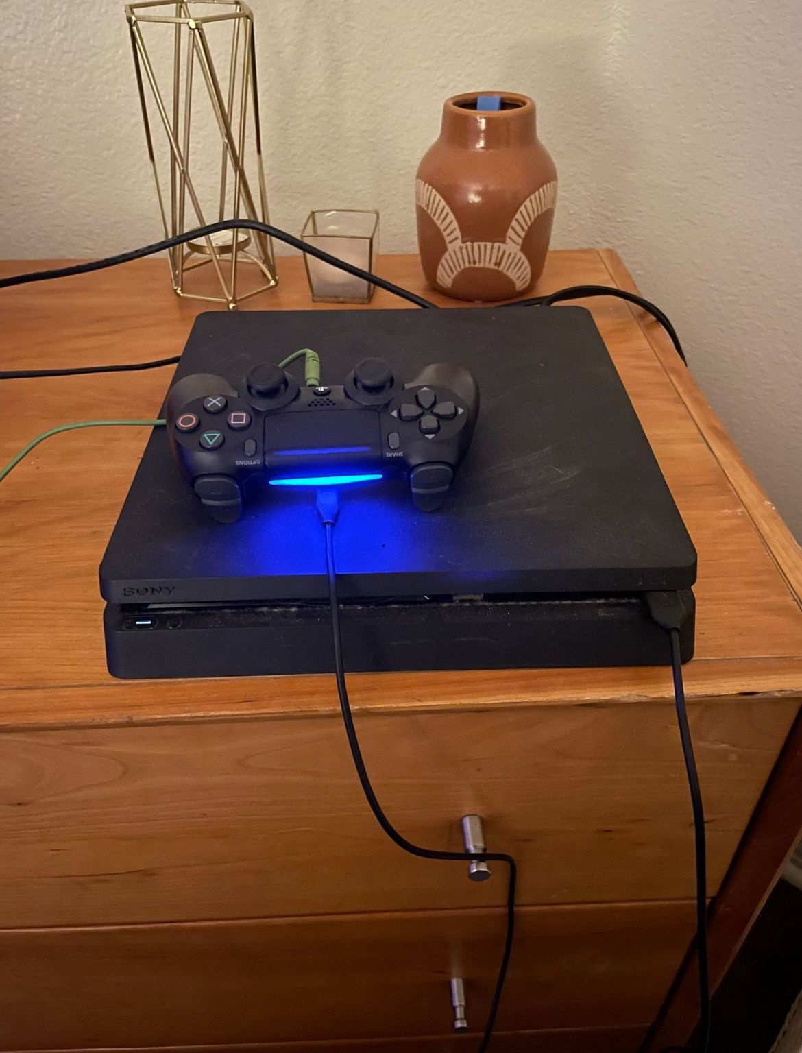 PS4 Console 500GB w/ Dual Shock Controller