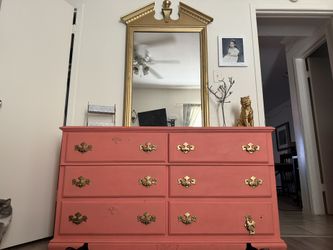 Dressers/Mirror/Ottoman