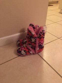 Hello kitty slippers girls 11/12