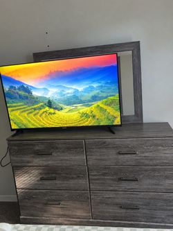 Element Flat Screen LED Xumo and a whole bed set included