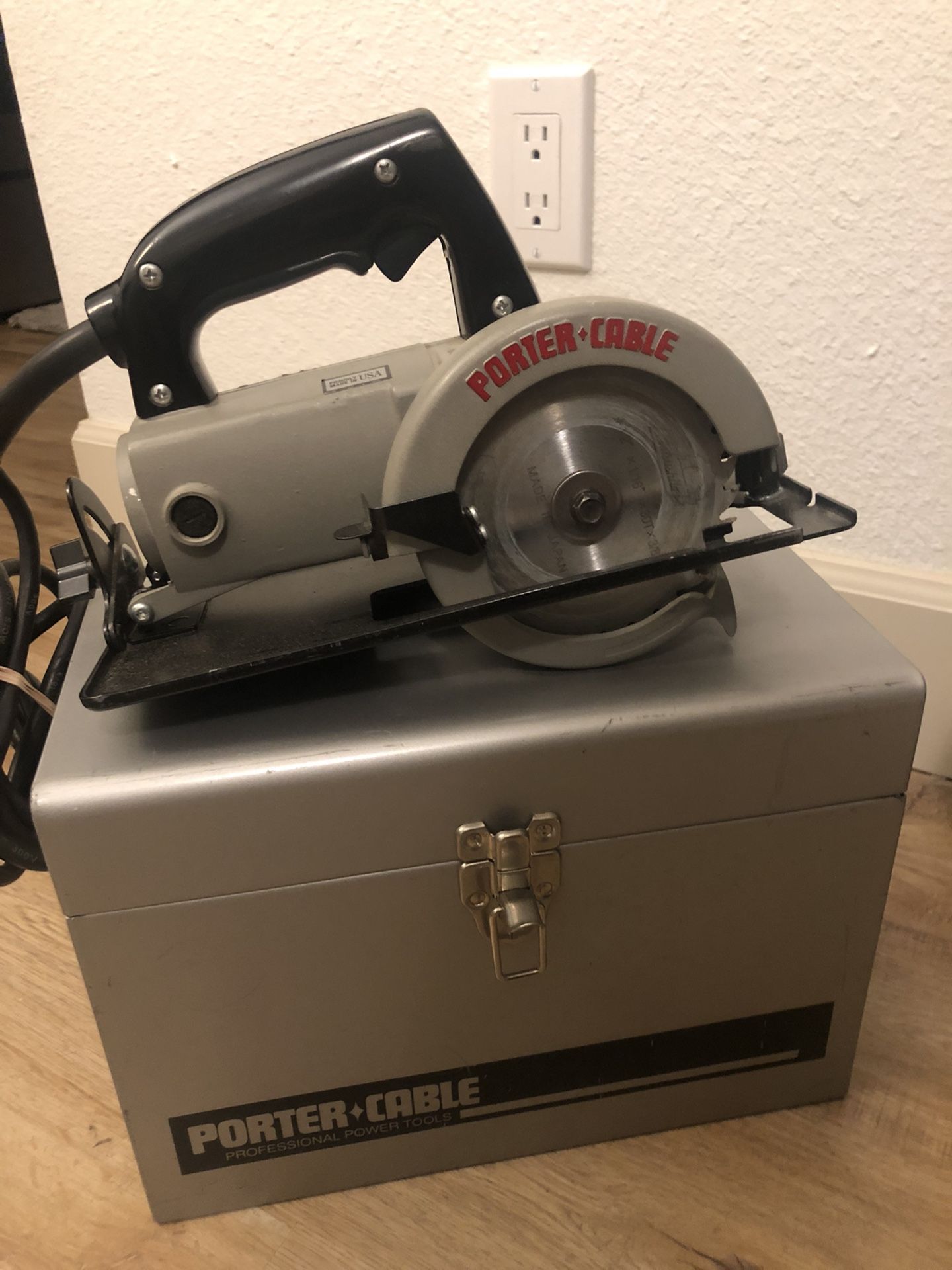 Porter Cable 314 4-1/2" Trim Saw Worm Drive Type 5 with Metal Case