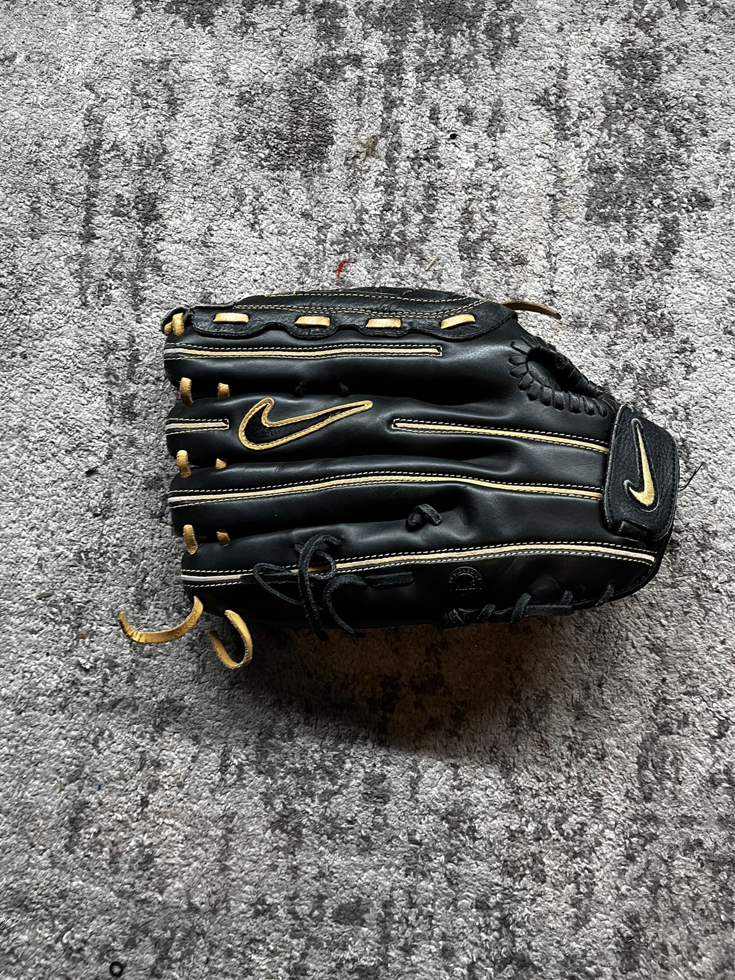 Nike De Edge 13.00 Right Handed Baseball Glove