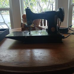 1935 Singer Sewing Machine 