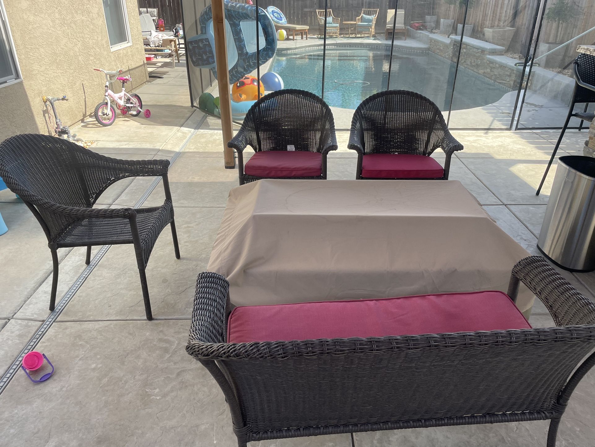 Wick Chairs Set Lounge Mint Condition