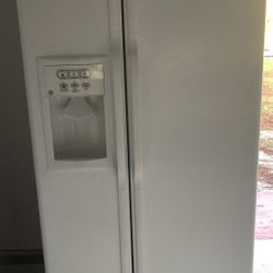 GE Side By Side Fridge 