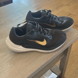 Nike Shoes Size 6.5 Black And White
