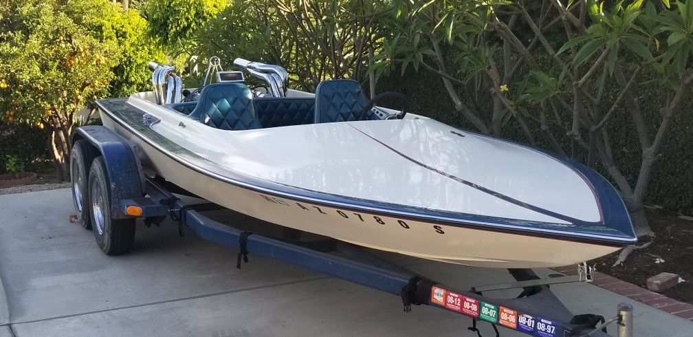 1976 Challenger Ski Boat