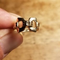 NICE 14K GOLD RING SIZE 7