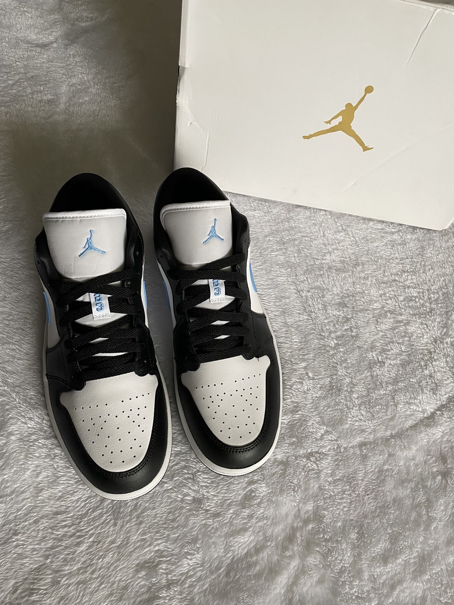 Air Jordan 1 Low Retro ‘University Blue’