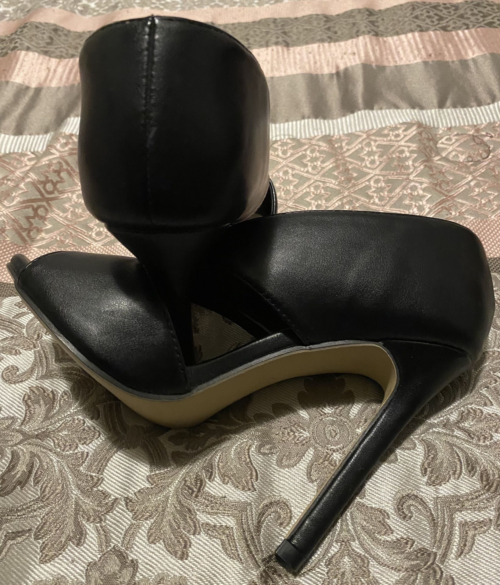 Black leather heels shoes