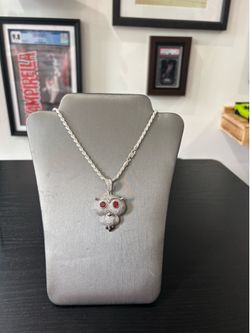 Silver necklace and pendant
