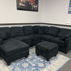 Black Sofa Sectional w/ Ottoman & USB Ports 