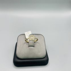 10 KT REAL GOLD RING 