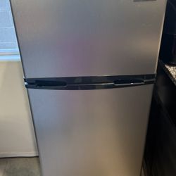 Frigde 7.5 Cu Ft