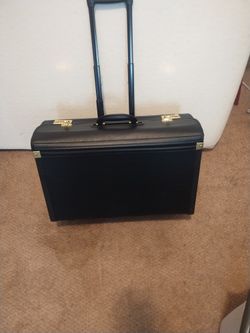 Combination Lock 🔐 Leather Case       On Wheels