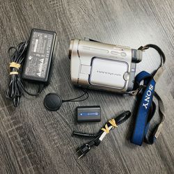Sony Handycam DCR-TRV460 Digital8 Camcorder Hi8 Steady Shot and NightShots Plus - Fully tested Works