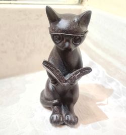 Vintage Retro Kitty Cat Reading With Glasses Figurine