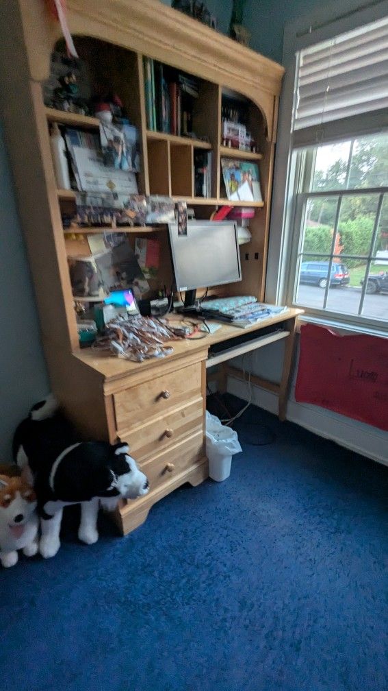 Solid Wood Desk With Hutch