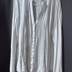 white long-sleeve blouse by Treasure & Bond Size Mediu