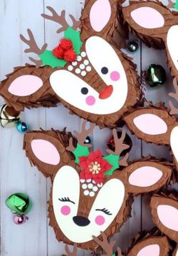 Reindeer mini piñatas