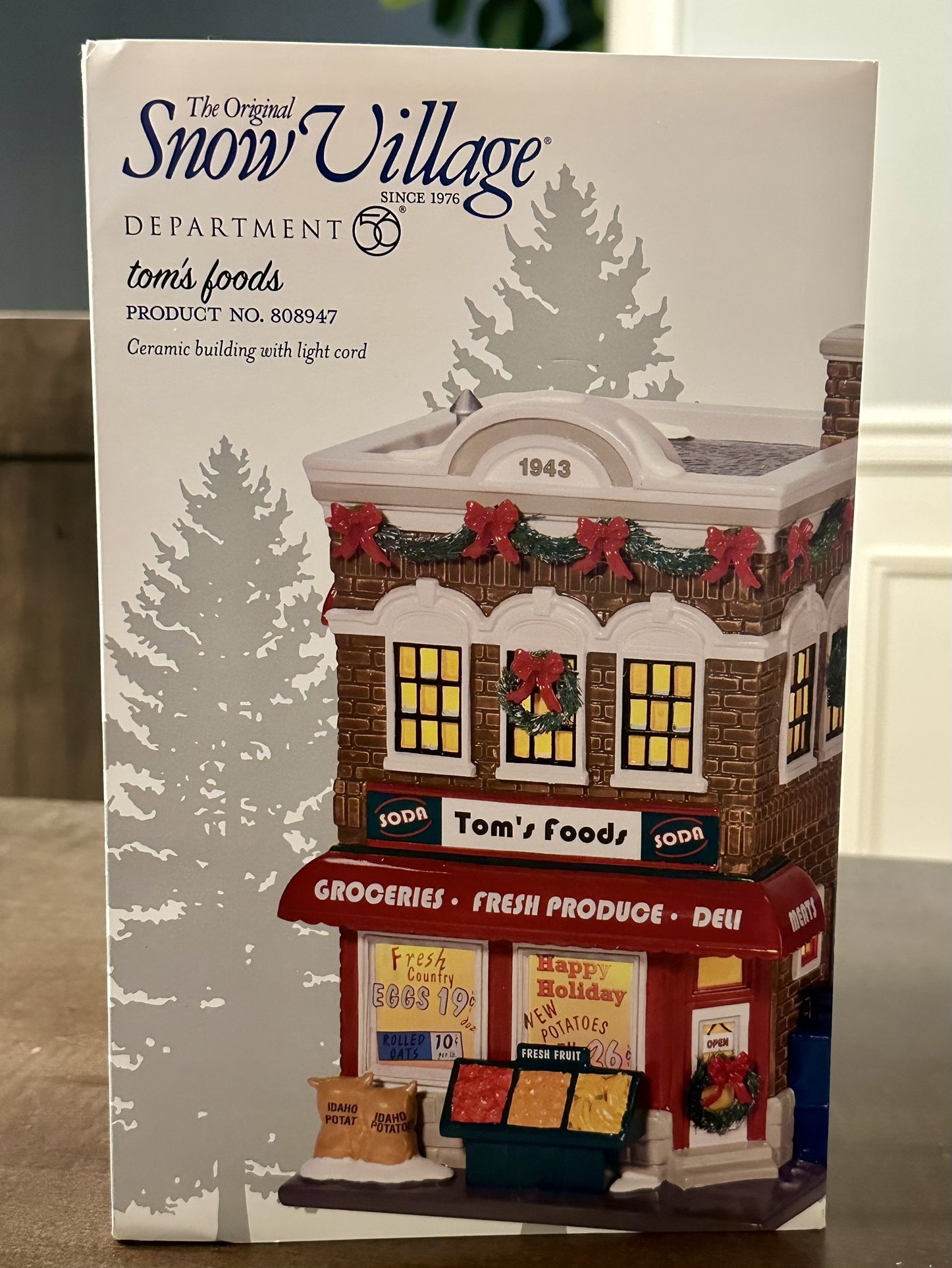 Department 56 - Tom's Food & Carry Out Boy