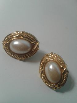 Vintage Avon jewelry set