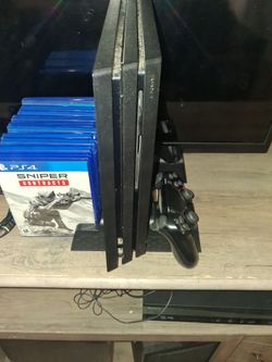 PS4 PRO W/GAMES AND 1 CONTRLLER