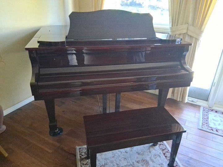 Falcone Baby Grand Piano In Superb Condition