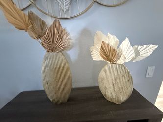 Set of 2 Ribbed Ceramic Vases