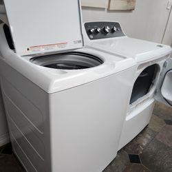 SET GE WASHER AND GAS  DRYER BRAND NEW 
