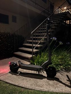 2024 Apollo City Pro Dual Motor Electric Scooter – 32 MPH + Charger