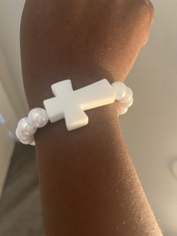 White Pearl Cross Bracelet – Handmade Christian Stretch Bracelet