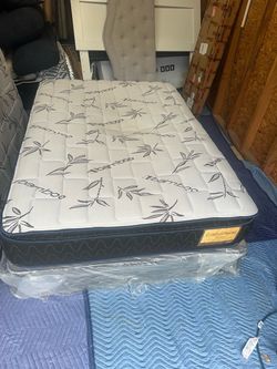 Full size bed (Delivery available!)