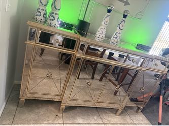Furniture bar or dresser