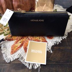 New Michael Kors Wallet