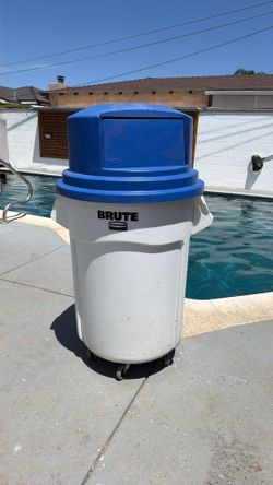 Rubbermaid commercial trash can