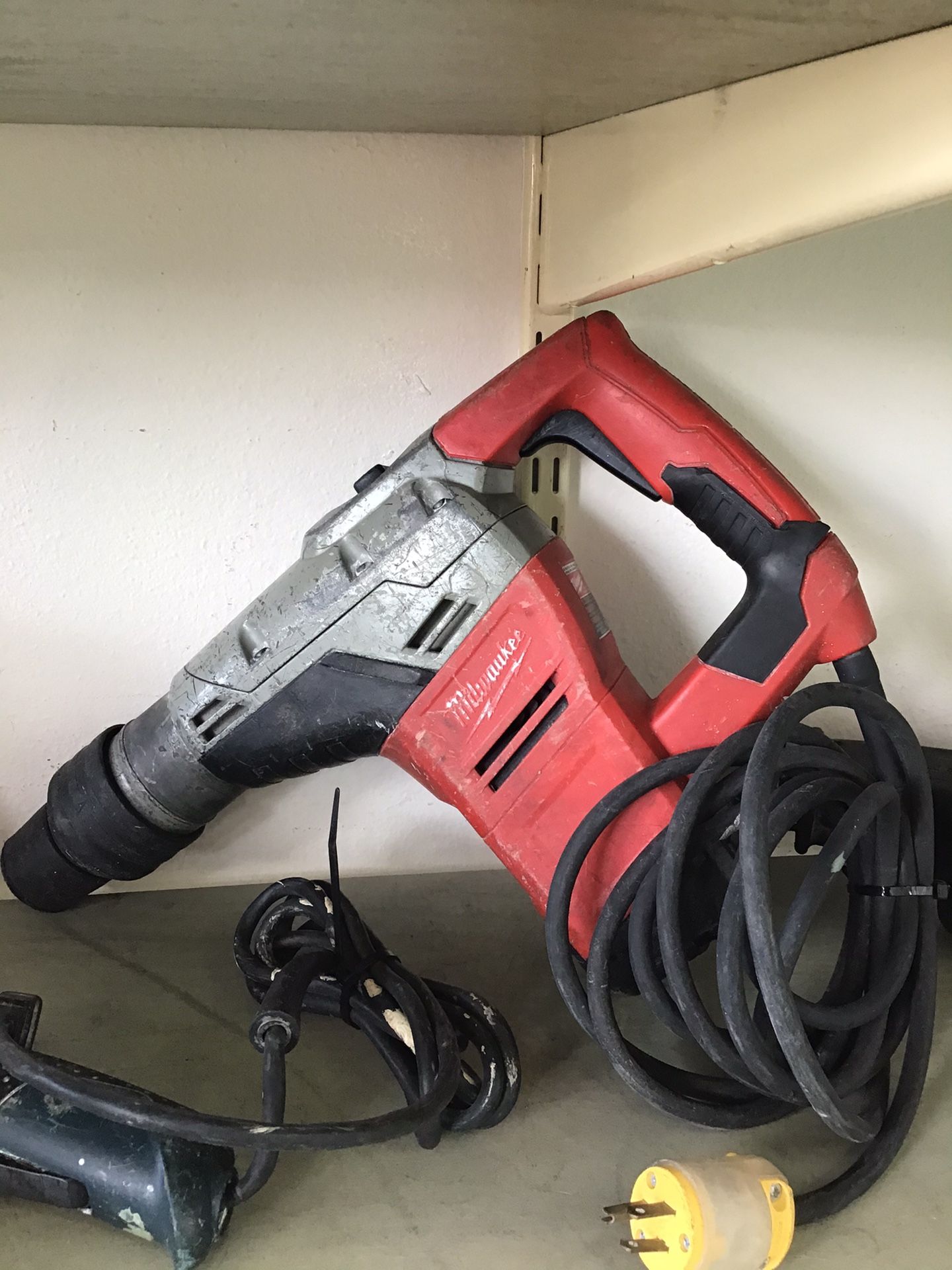 Milwaukee Chipping Hammer 269 (RJ Cash II 4522 Nw 183rd St