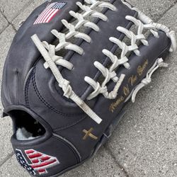 44 Pro Signiture Series Baseball Glove Size 13” Handcrafted “Land Of The Free Home Of The Brave” Nice Condition