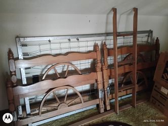 Wagon wheel bunk bed , classic antique