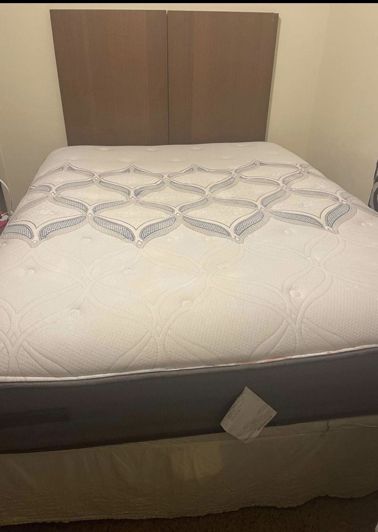 Queen Bed Set , Sealy Posturepedic Plus Series Ashton Cushion Firm Plus Queen Mattress