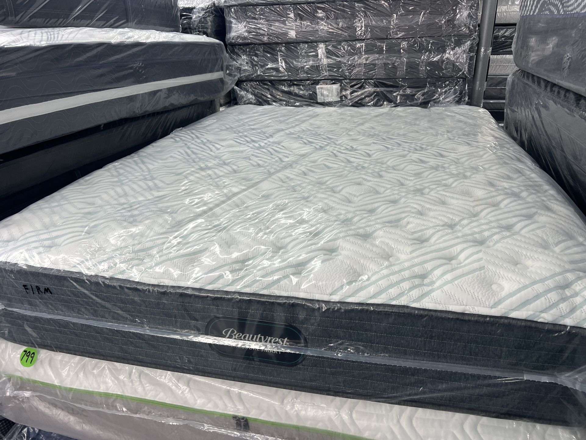 QUEEN SIZE SIMMONS BEAUTYREST PRESSURESMART (FIRM) MATTRESS & BOX SPRING BED SET