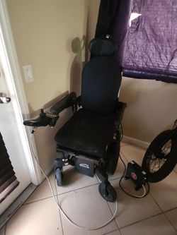 2025 Quickie Q300 M Mini Power Wheelchair (New Batteries) - $1500